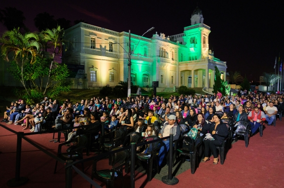 Palácio dos Ferroviários é palco de mais uma edição do Cine Família na Praça em Araguari